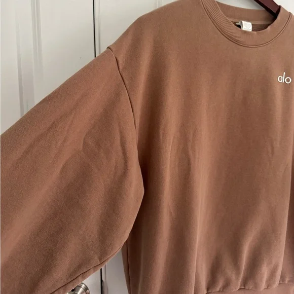 ALO Accolade Sweatpants and Crewneck Pullover -Toasted Almond - Picture 13 of 15